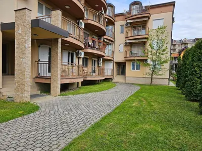 a walkway in front of an apartment building at Apartmani TRIO in Vrnjačka Banja