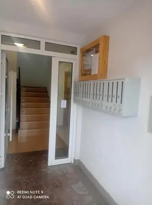 a room with a staircase and a stair case at Apartman Simović, Vrnjačka Banja in Vrnjačka Banja
