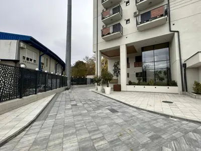 an empty sidewalk in front of a building at Centar Crnjanski 1 in Jagodina