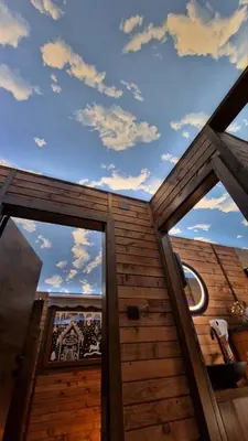a view of the sky from the inside of a cabin at Magareće Mleko Eko Farma Sisevac Wellness&Spa in Paraćin