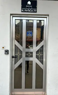 a door with a person standing outside of it at House Inn in Pirot