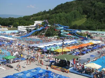 a large crowd of people at a water park at Dobi Apartmani WING 7 in Jagodina