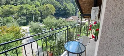 a balcony with a table and chairs on a balcony at Apartman Jova in Vrnjačka Banja