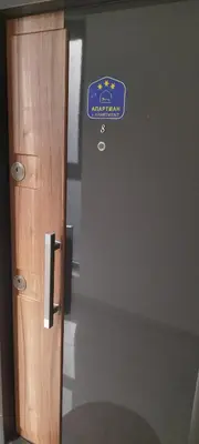 a wooden door with a sign on it at Apartman Andjelika Vrnjacka Banja in Vrnjačka Banja