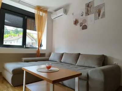 a living room with a couch and a table at Apartman Andjelika Vrnjacka Banja in Vrnjačka Banja