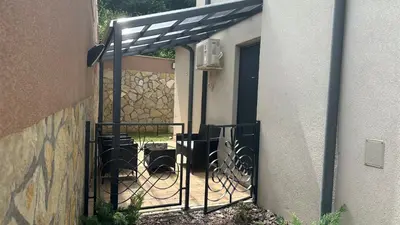 an entrance to a house with an iron gate at D&M Porodični apartman in Vrnjačka Banja
