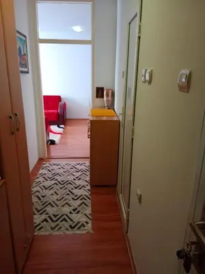 a hallway with a door leading into a room at Apartman Dragana in Pirot