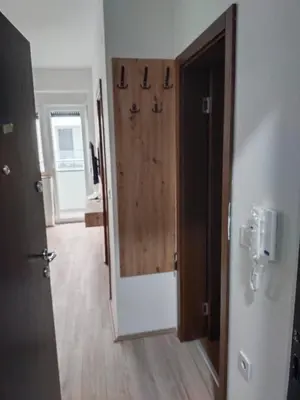 a hallway with a door leading to a bathroom at Garden Hill Apartment in Jagodina