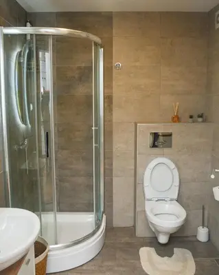 a bathroom with a shower and a toilet and a sink at Apartman Dunjic in Vrnjačka Banja