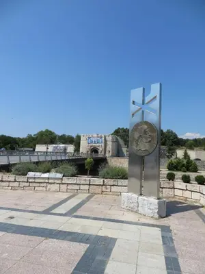 a monument with a cross on the side of a building at Lux apartment 8, center, free parking in Niš