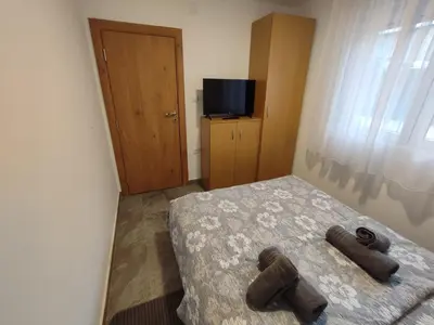 a bedroom with a bed and a tv and a bed sidx sidx sidx at MP Apartman in Soko Banja