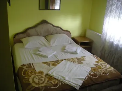 a bed with two napkins on it in a bedroom at UTR Jagnjilo 1986 in Raška