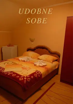 a bedroom with a bed with the words obonoote on the wall at UTR Jagnjilo 1986 in Raška