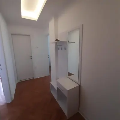 a white room with a mirror and a white wall at Apartman Mika **Centar ** in Kruševac