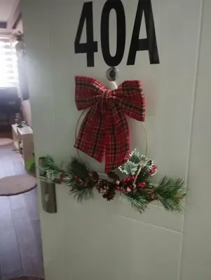 a christmas wreath on a refrigerator with a sign at PANORAMA SPA apartman in Kraljevo