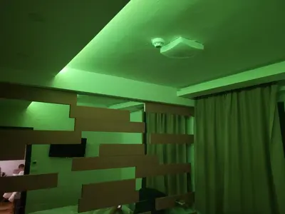 a minecraft room with a ceiling with a mirror at Apartman KUTIJA Kopaonik in Kopaonik