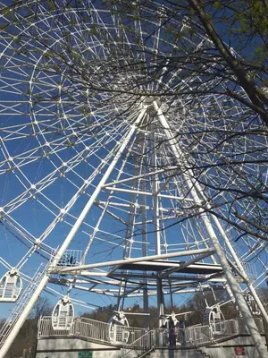 a large ferris wheel in a park at studio-apartman ,,ISSA,, in Vrnjačka Banja