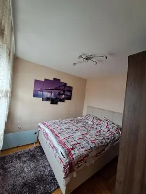 a bedroom with a bed and a painting on the wall at MAŠA Apartman Vrnjacka Banja in Vrnjačka Banja