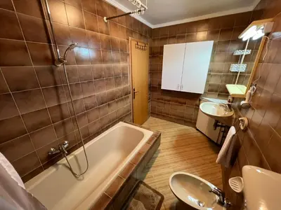 a bathroom with a tub and a sink at InterInn Luxury Villa in Paraćin