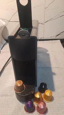 a laptop computer sitting on top of a table at Tontic Lux Residence Hill 53 in Kopaonik