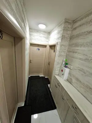 a hallway with a walk in shower and a door at GOLD APARTMANI in Prokuplje