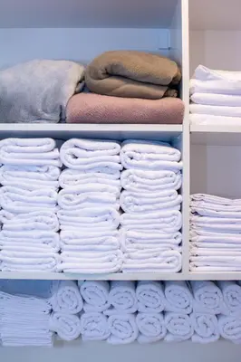 a closet filled with lots of white towels at Konačište Zaplanjsko ognjište in Donji Dušnik