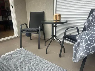 a small table and two chairs in a room at Miss apartman in Jagodina