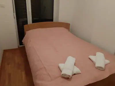 a bed with two towels on top of it at S&B Apartman Vrnjačka Banja in Vrnjačka Banja