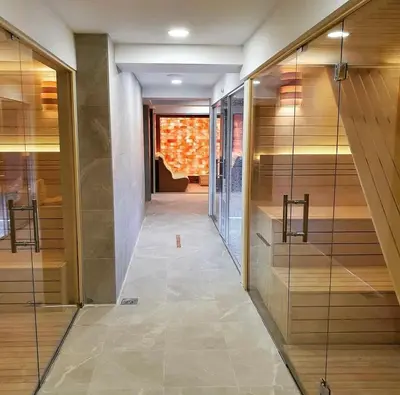 a hallway with glass doors and a walk in closet at Studio M in Kopaonik