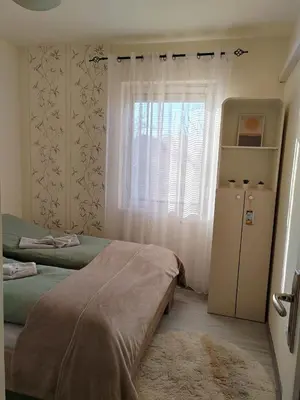 a bedroom with two beds and a window at Apartman Stanimirović 3 in Zaječar