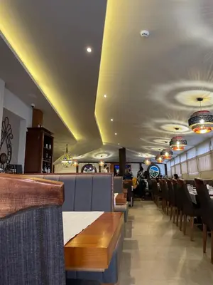 a dining room with tables and chairs in a restaurant at Apartman Kiš Kraljevi Čardaci in Kopaonik