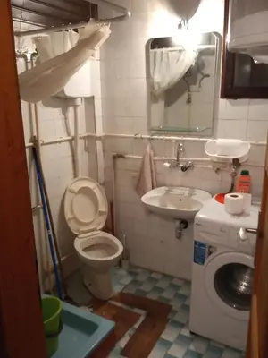 a small bathroom with a toilet and a sink at KopanikSkiRooms15e in Kopaonik