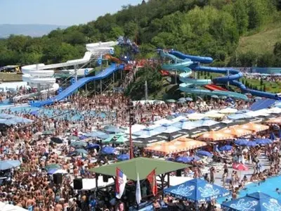 a large crowd of people at an amusement park at Crnjanski Paun L in Jagodina