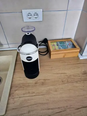a blender sitting on the floor next to a box at Studio Leone Sunčana Planina in Kopaonik