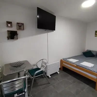 Vikendica Aki