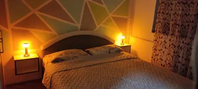 a bedroom with a bed and two lamps on tables at Jednosoban stan centar Ela, in Pirot