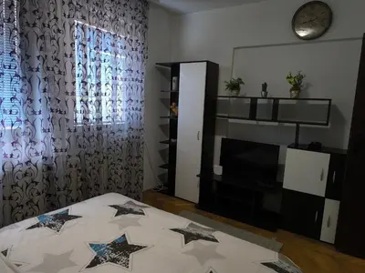 a living room with a bed and a television at Jednosoban stan centar Ela, in Pirot
