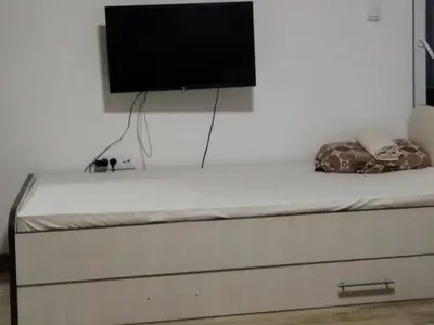 a flat screen tv on top of a dresser at Junona Magenta in Prokuplje