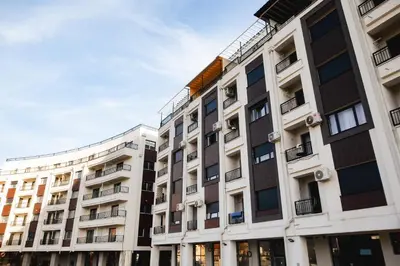 an apartment building in the city of london at Apartman VELUK in Vrnjci