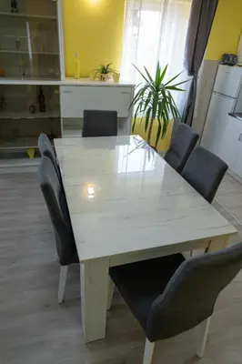 a white table and chairs in a room at SD PRENOĆIŠTE in Vranje