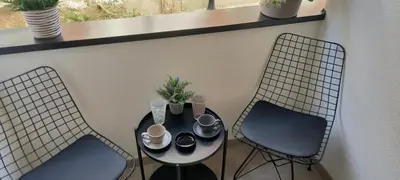 two chairs and a table on a balcony at Apartman Mila 23 Vrnjačka Banja in Vrnjačka Banja