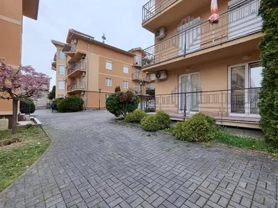 a brick walkway in front of a building at Apartman Leone Vrnjačka Banja in Vrnjačka Banja