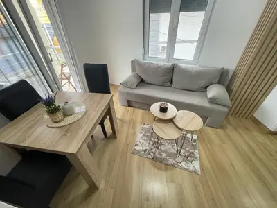 a living room with a couch and a table at Apartmani Videnovic Sokobanja in Soko Banja