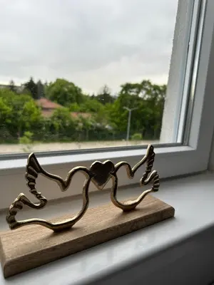 a statue of a snake sitting on a window sill at Violet deluxe in Niš