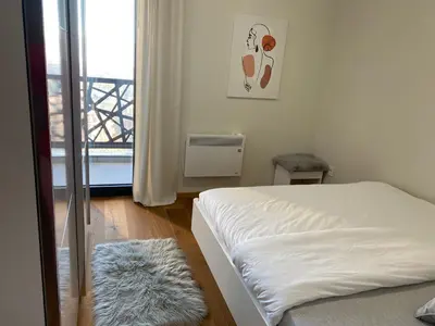 a bedroom with a white bed and a window at Hakuna Matata 2 in Vrnjačka Banja