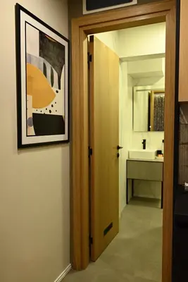 a bathroom with a door leading to a sink at Paradiso 2 in Leskovac