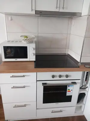 a kitchen with a stove and a microwave at Apartman Elizabet in Pirot