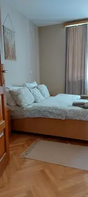 a bedroom with a bed and a window at Apartman La Viva Sokobanja in Soko Banja