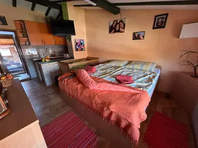 a bedroom with a bed in the corner of a room at Apartmani Milanović Jagodina in Jagodina