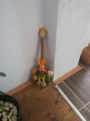 a toy chicken sitting in the corner of a wall at Apartmani Feliks in Resavica